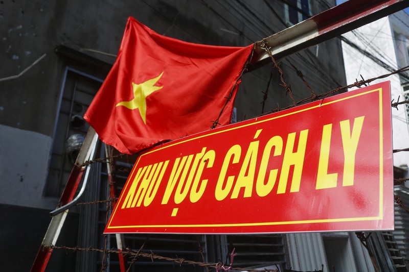 Người lao động hẻm Nguyễn Văn Công phất cờ mừng gỡ phong tỏa - ảnh 12