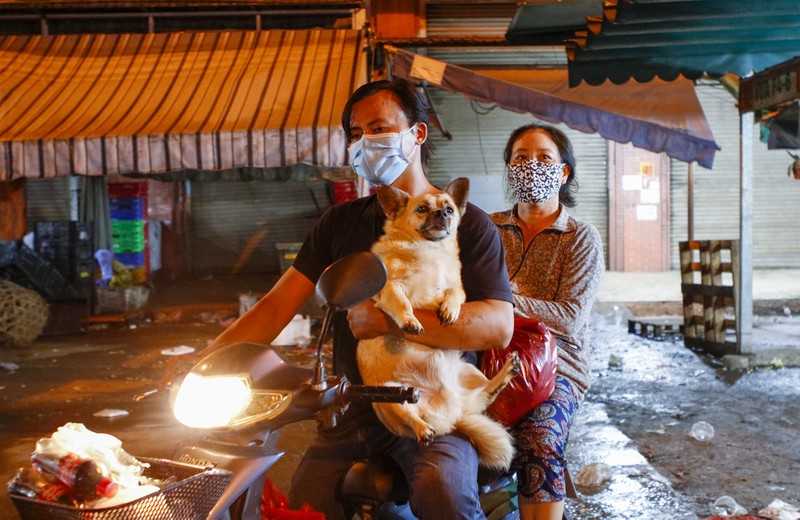 Lần đầu tiên chợ đầu mối Hóc Môn tạm ngưng hoạt động sau 18 năm  - ảnh 11