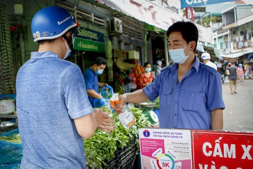 Cận cảnh dùng tem phiếu tại khu chợ lâu đời ở TP.HCM - ảnh 2