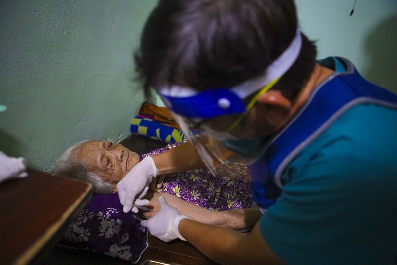 TPHCM: Thăm khám, tiêm vaccine tại nhà cho phụ nữ mang thai, người cao tuổi - ảnh 11