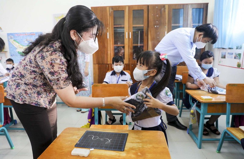 Chùm ảnh: Ngày đầu học sinh xã đảo Thạnh An trở lại trường - ảnh 4
