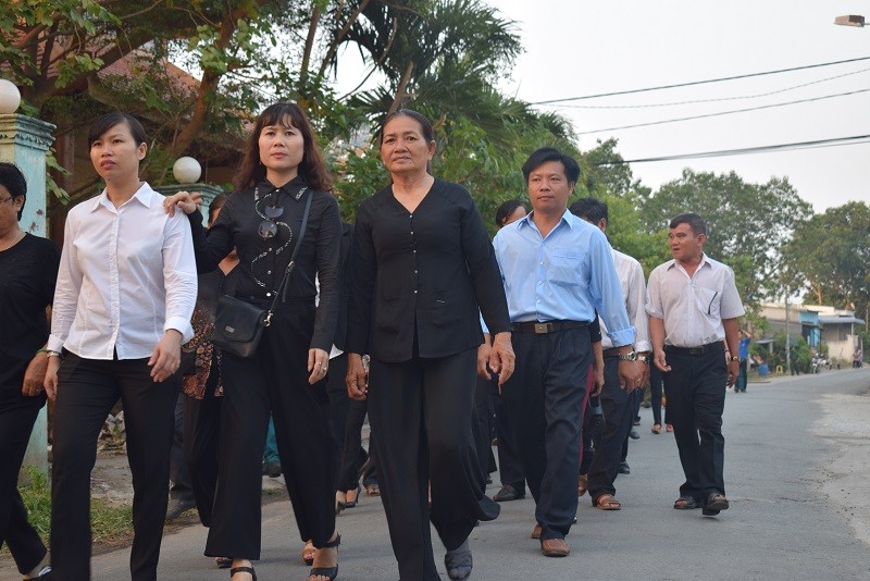Bắt xe đò vượt 150 km đến viếng bác Khải - ảnh 2