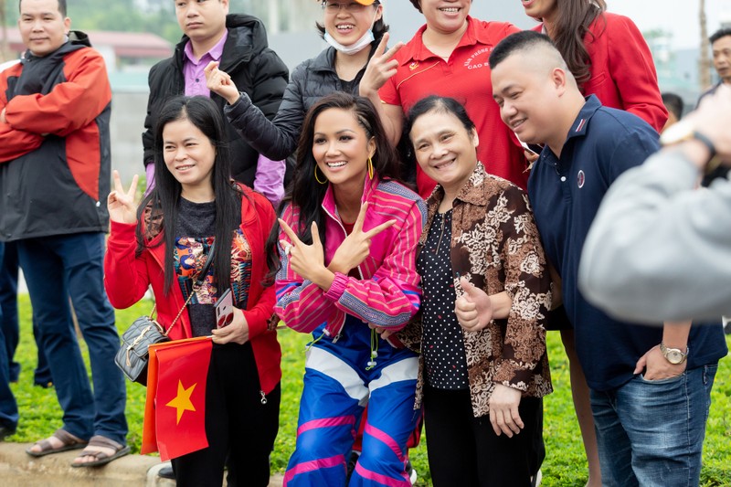 'Nhờ giải đua xe, chúng tôi lần đầu được gặp H’Hen Niê' - ảnh 9