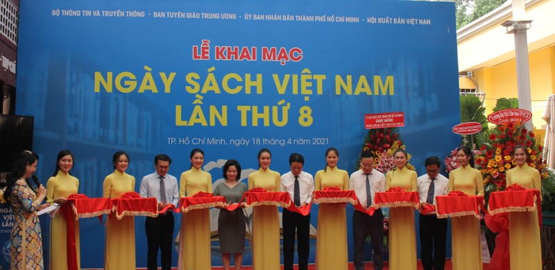 Nhà văn Nguyễn Nhật Ánh không giao lưu trong lễ hội sách - ảnh 8