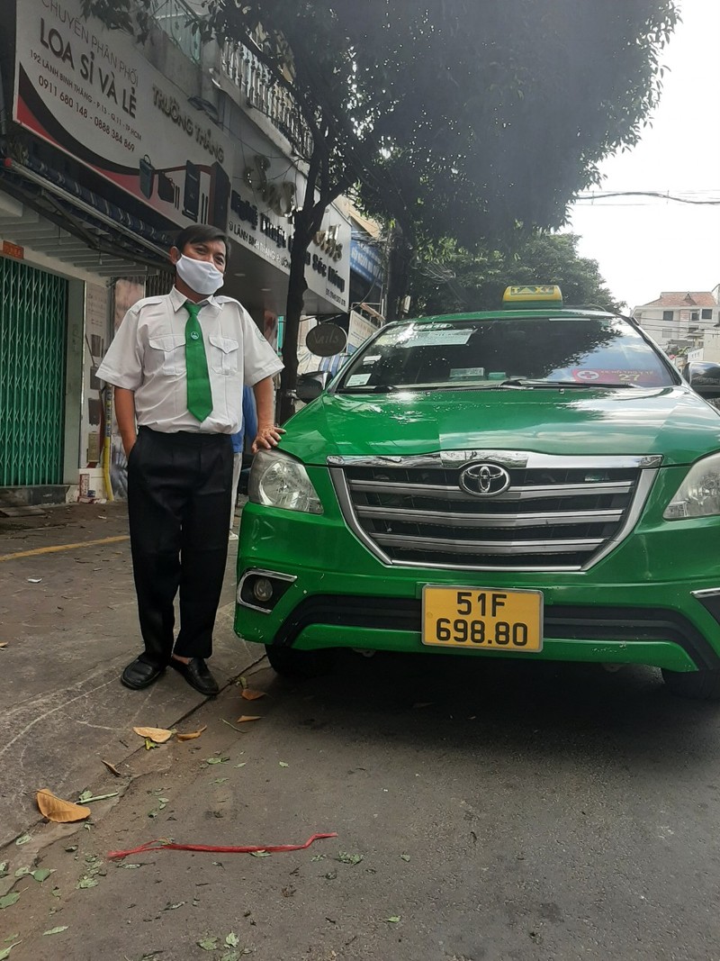 Tài xế taxi giúp sản phụ sinh con trên xe giữa mùa dịch - ảnh 1