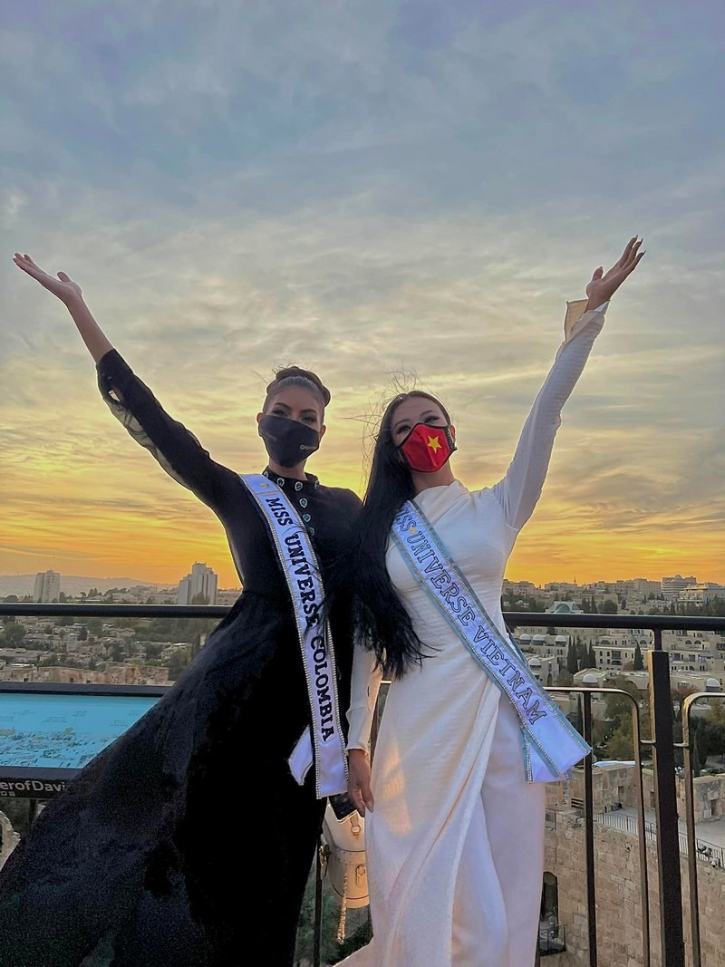 Miss Universe: Kim Duyên mặc áo dài trắng thăm 'Bức tường than khóc' tại Israel - ảnh 3