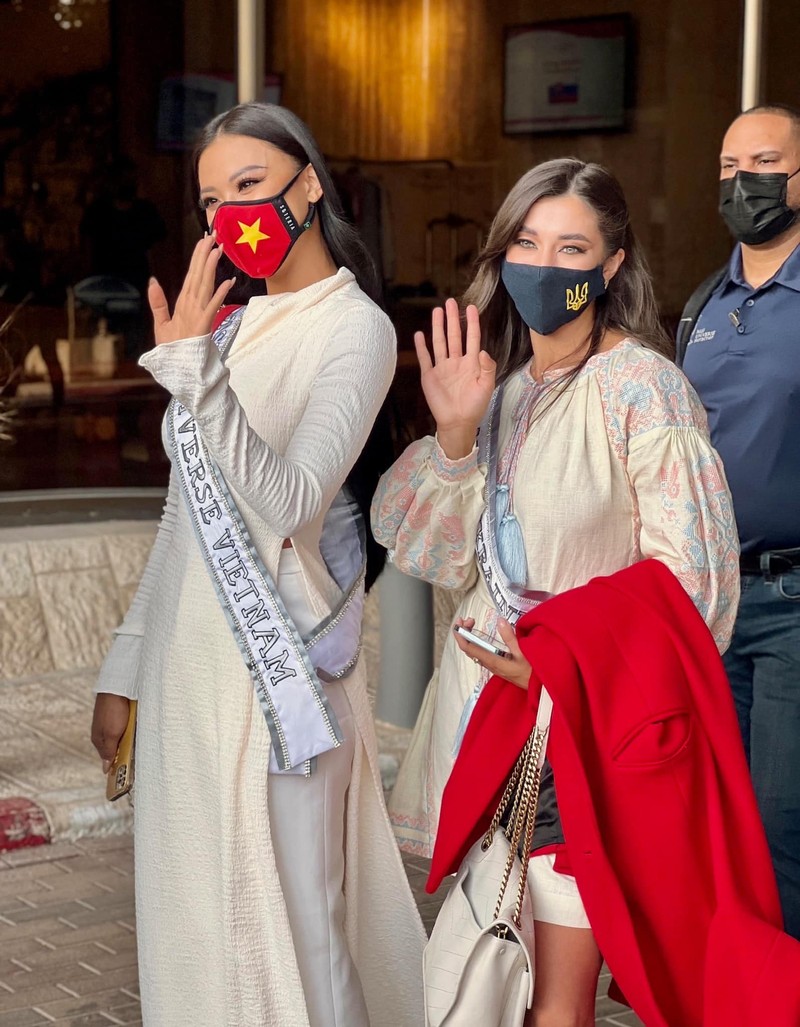 Miss Universe: Kim Duyên mặc áo dài trắng thăm 'Bức tường than khóc' tại Israel - ảnh 5