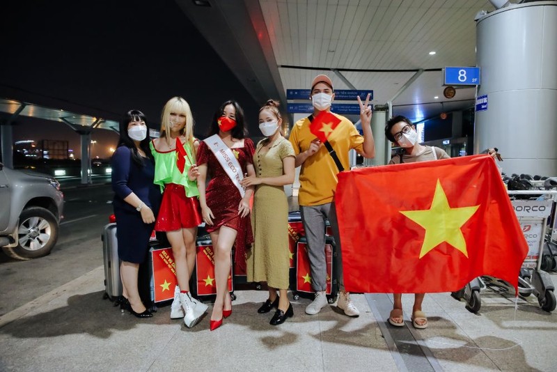  ‘Biệt đội’ ra sân bay Tân Sơn Nhất tiễn Vũ Huyền Diệu đi thi Miss Eco Teen - ảnh 6