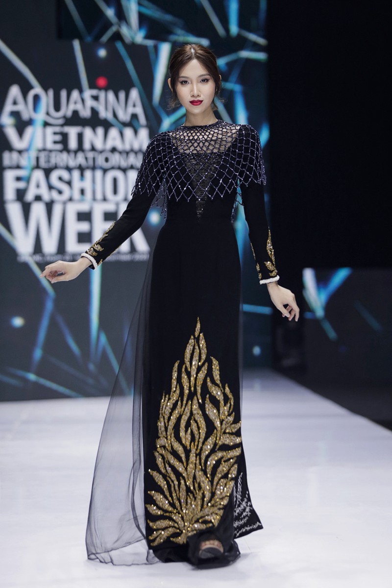 Dàn mỹ nhân Việt sải bước trong trang phục áo dài Minh Châu - ảnh 8