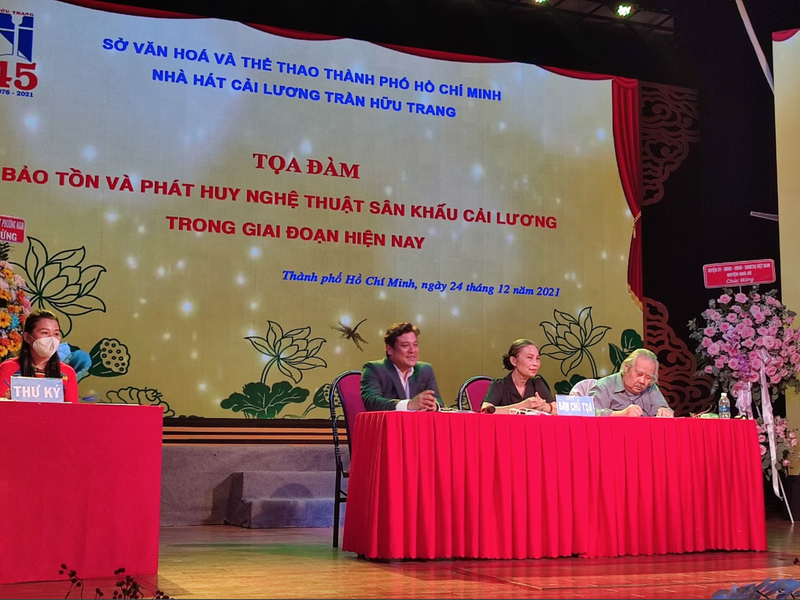 Nghệ sĩ cải lương rưng rưng về dự 45 năm ngày thành lập nhà hát Trần Hữu Trang - ảnh 2