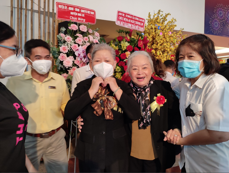 Nghệ sĩ cải lương rưng rưng về dự 45 năm ngày thành lập nhà hát Trần Hữu Trang - ảnh 4
