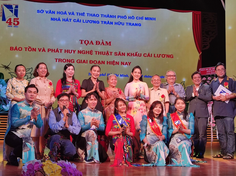 Nghệ sĩ cải lương rưng rưng về dự 45 năm ngày thành lập nhà hát Trần Hữu Trang - ảnh 5