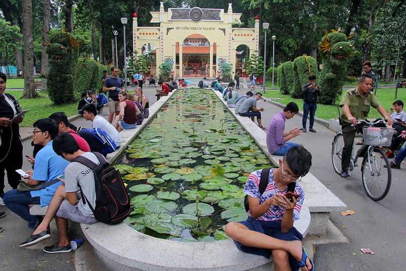 Mải chơi Pokemon Go,bị giật phăng iPhone 6 Plus ngay Công viên Tao Đàn - ảnh 3