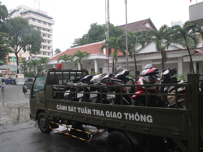 Gần trăm thanh niên trong động lắc ở TP.HCM - ảnh 5