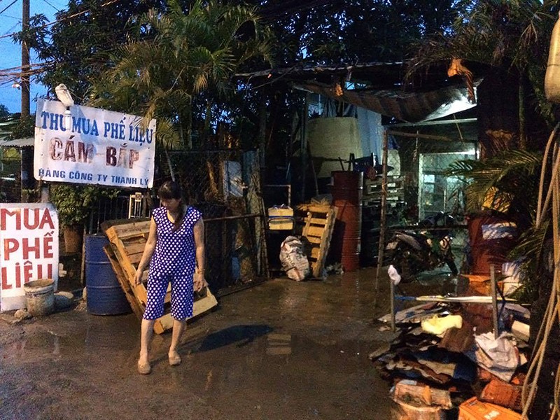 Thanh niên ngáo đá chém loạn xạ khiến 3 người bị thương - ảnh 1