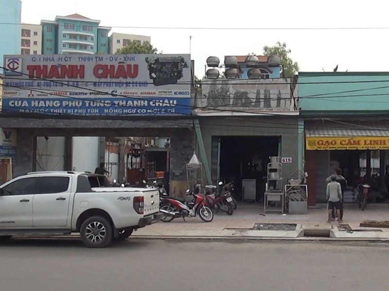 6 người say ngủ trong lúc trộm 'viếng thăm' - ảnh 1