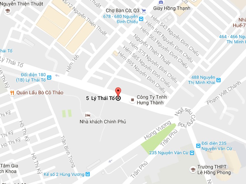 Xe chở tiền ngân hàng nổ lốp, lao lên dải phân cách - ảnh 2
