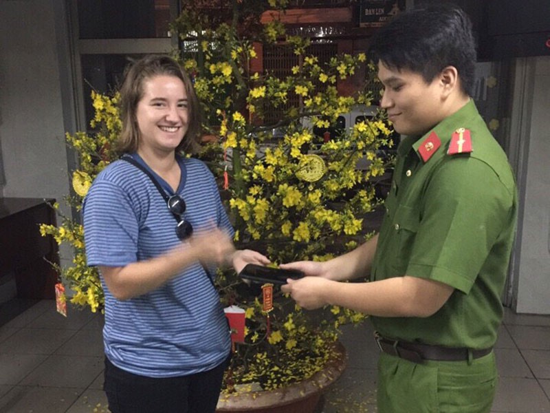 Tên cướp giật iPhone của du khách bị đặc nhiệm truy bắt - ảnh 1