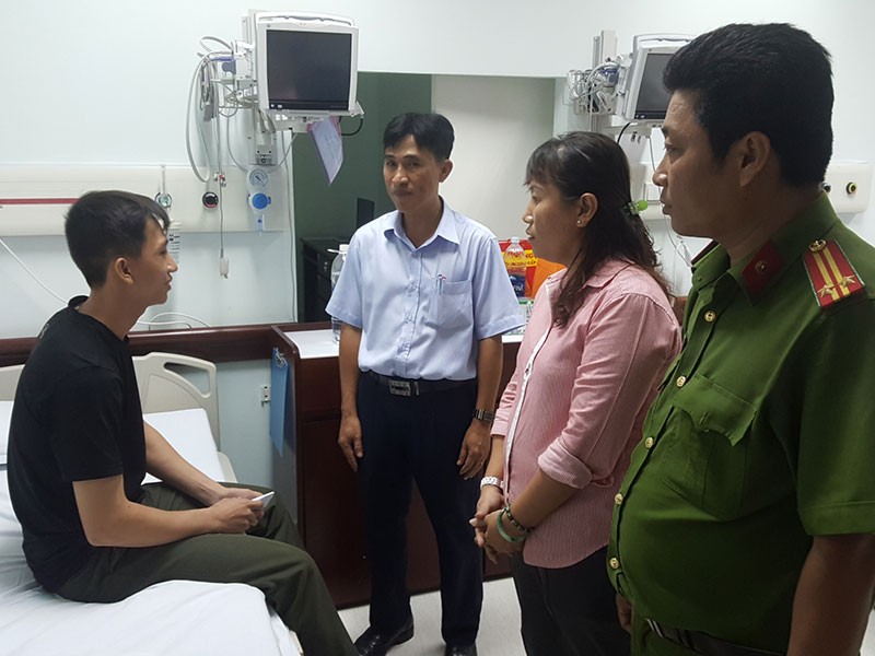 Bắt kẻ cướp giật, nhân viên bảo vệ bị đâm trọng thương - ảnh 2