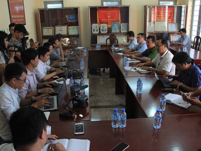 Phường Tam Bình xin lỗi 2 cô gái uống cà phê bị bắt - ảnh 1