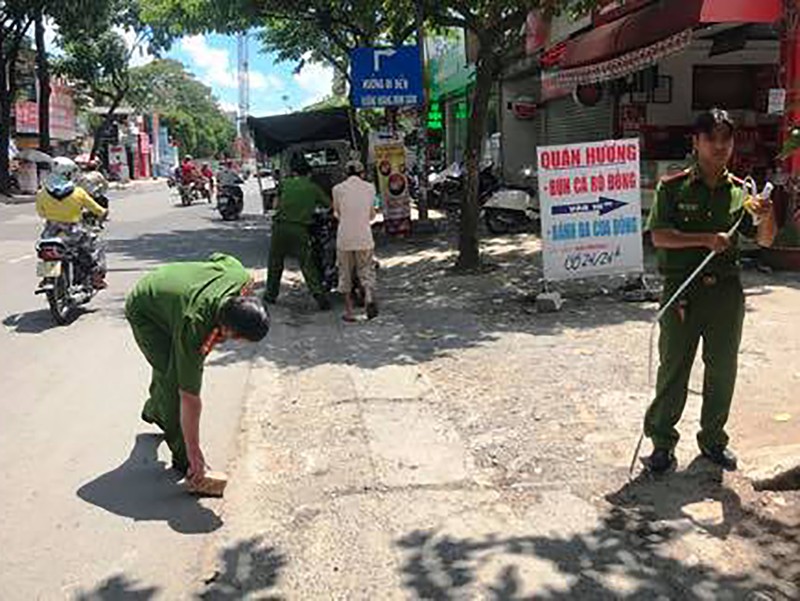 Quẹt xe, thanh niên dùng gạch đánh chết người - ảnh 1