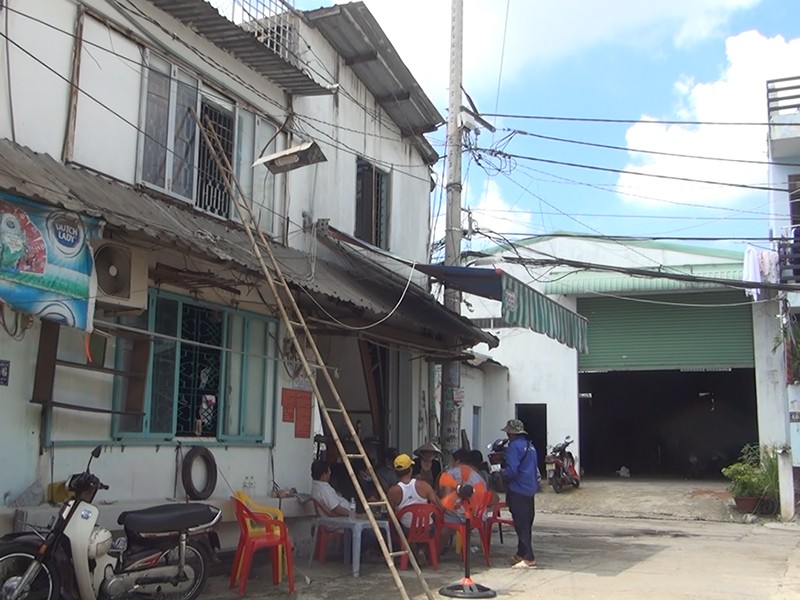 Nam thanh niên chết trong tư thế treo cổ trong nhà trọ - ảnh 1