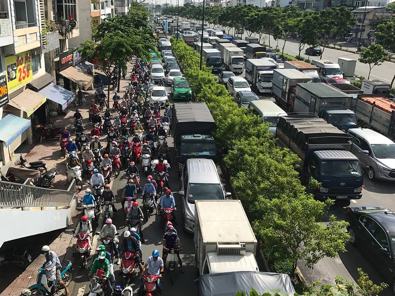 Kẹt xe kinh hoàng trên xa lộ Hà Nội - ảnh 7