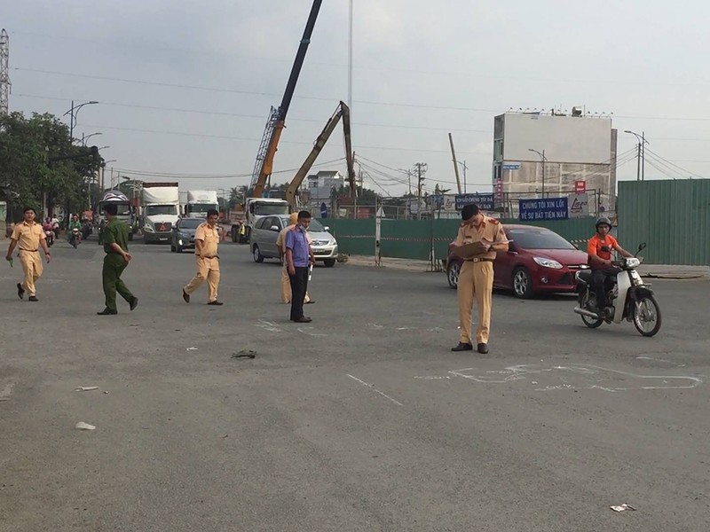 Người đàn ông bị xe ben cán chết ở vòng xoay Mỹ Thủy - ảnh 1