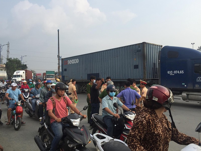 Người đàn ông bị xe ben cán chết ở vòng xoay Mỹ Thủy - ảnh 2