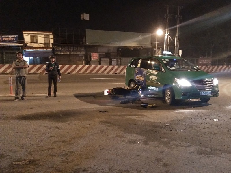 Lao vào xe taxi, nam thanh niên trọng thương - ảnh 2