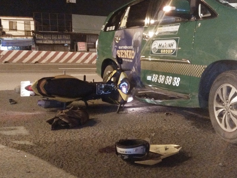 Lao vào xe taxi, nam thanh niên trọng thương - ảnh 1