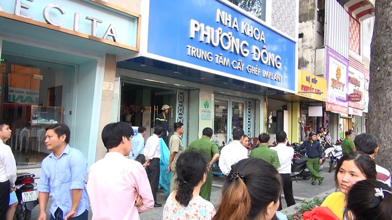 Cháy lớn hàng chục người tháo chạy khỏi phòng khám răng - ảnh 1