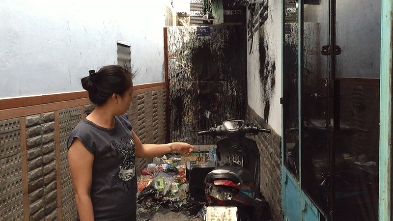 Nhóm thanh niên chém camera, tạt sơn vào nhà dân - ảnh 1
