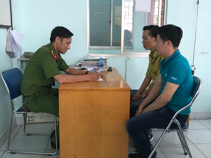 Khách Tây bị đánh ở phố Tây đòi bồi thường 5 triệu - ảnh 1