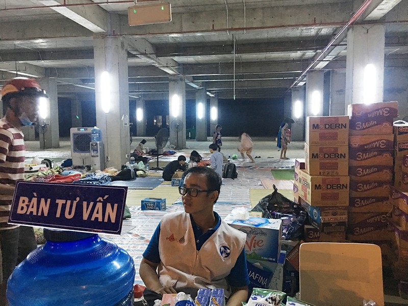 Đêm trắng của những cư dân trong vụ cháy Carina Plaza - ảnh 2