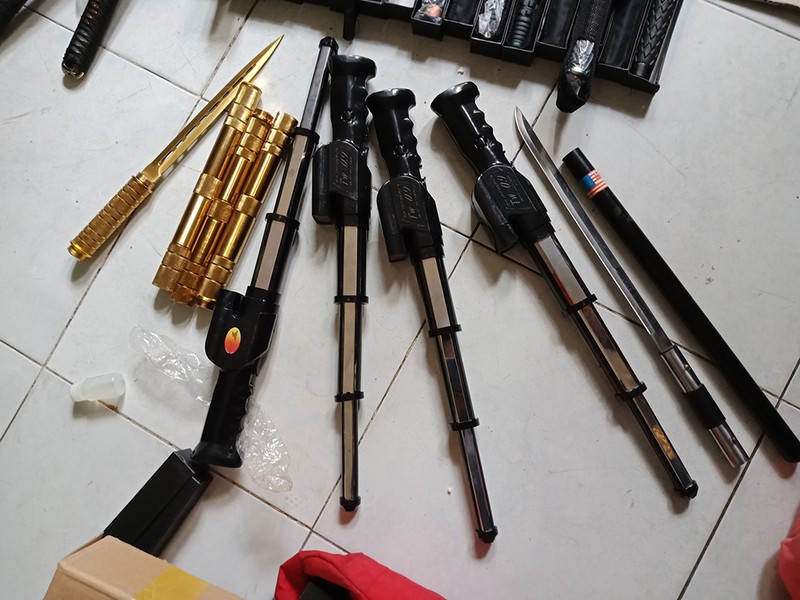 Cảnh sát bắt trùm chuyên cung cấp hàng nóng ở Sài Gòn - ảnh 1