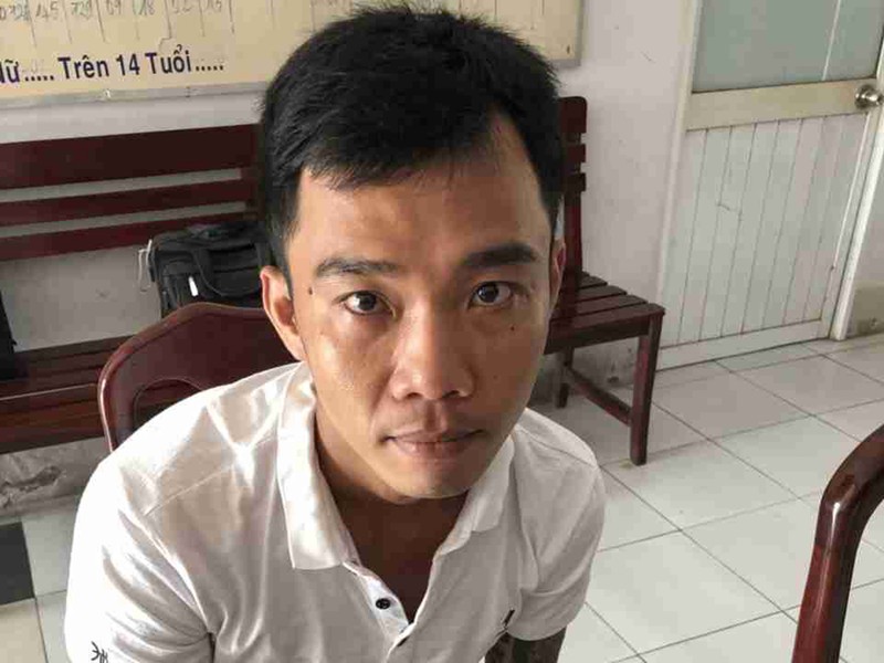 Tài xế Grab dùng dao cướp iPhone rồi nhờ mẹ đem trả - ảnh 1