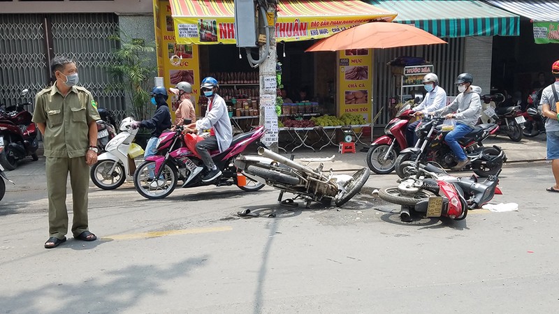 2 xe máy tông trực diện ở Gò Vấp, 3 người bị thương  - ảnh 1