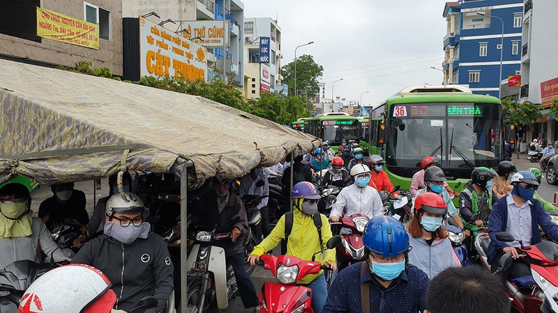 Các chốt ở Gò Vấp có lúc phải 'xả trạm' do ùn ứ kéo dài - ảnh 1