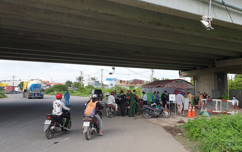 Chốt kiểm soát Bình Chánh – Long An: Không có bất cứ trường hợp ngoại lệ nào - ảnh 5