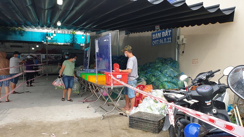 UBND phường tổ chức 'siêu thị' bình ổn, bán giá gốc ở quận 12 - ảnh 10