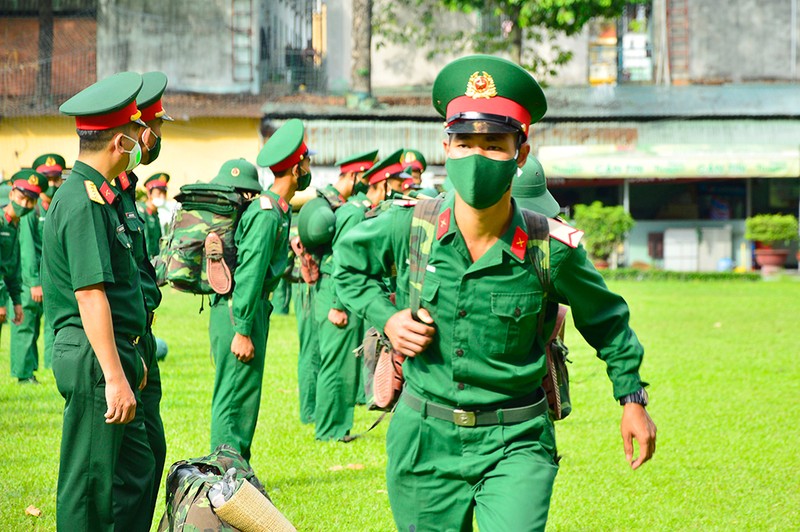 Bộ Tư lệnh TP.HCM xuất quân cùng công an trực chốt, chống dịch - ảnh 2