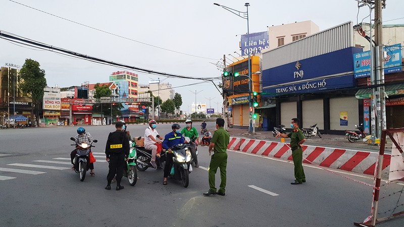 Ghi nhanh: Đêm đầu tiên ở TP.HCM 'sau 18 giờ' - ảnh 4