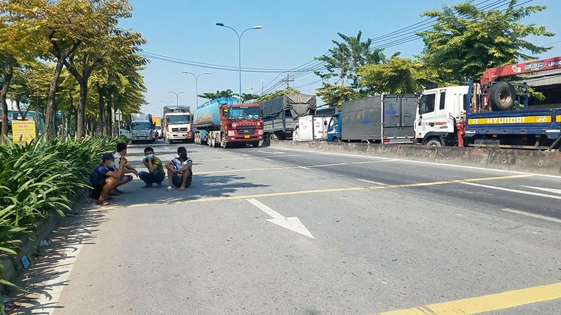 3 ô tô tông liên hoàn, giao thông kẹt cứng ở Bình Tân - ảnh 3