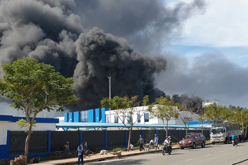 Cháy dữ dội sau tiếng nổ lớn ở KCN Tân Phú Trung - ảnh 1