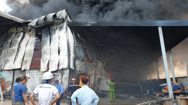Cháy dữ dội sau tiếng nổ lớn ở KCN Tân Phú Trung - ảnh 8