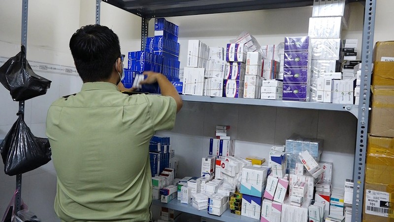 TP.HCM: Hàng ngàn hộp tân dược nghi nhập lậu trong 1 căn nhà - ảnh 1