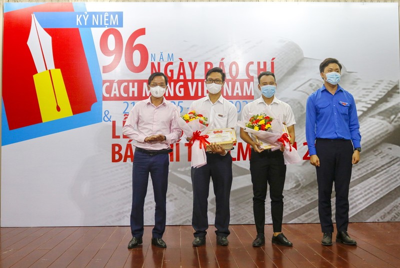 Trao 7 giải báo chí TP.HCM năm 2021 cho báo Pháp Luật TP.HCM - ảnh 6