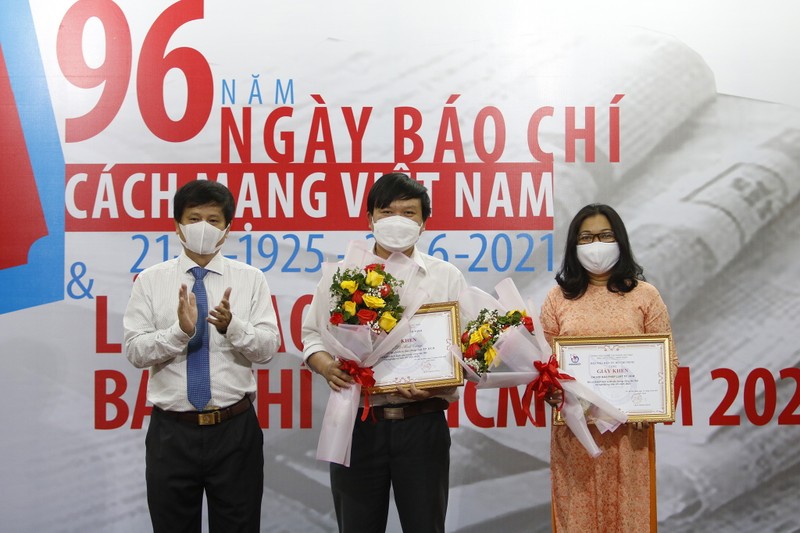 Trao 7 giải báo chí TP.HCM năm 2021 cho báo Pháp Luật TP.HCM - ảnh 2