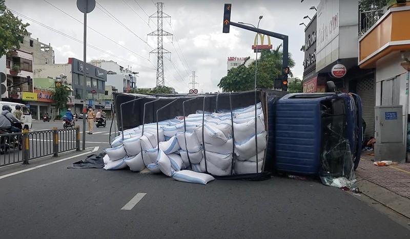Tai nạn liên hoàn trên đường Kinh Dương Vương ở Quận 6 - ảnh 1